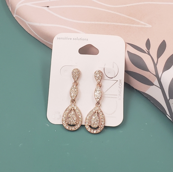 Icing, NWT, Gold tone, jewel drop dangle statement fashion earrings - Picture 6 of 9